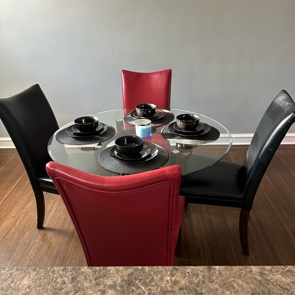 Dinner Table - Picture 1 of 1